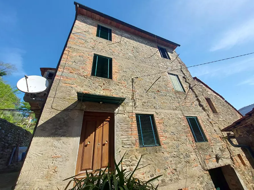 Immagine 1 di Terratetto in vendita  a Lucca