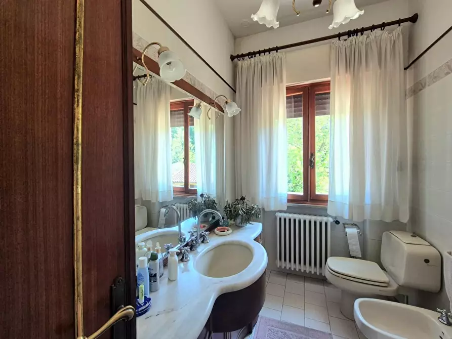 Immagine 24 di Villa in vendita  a Capannori