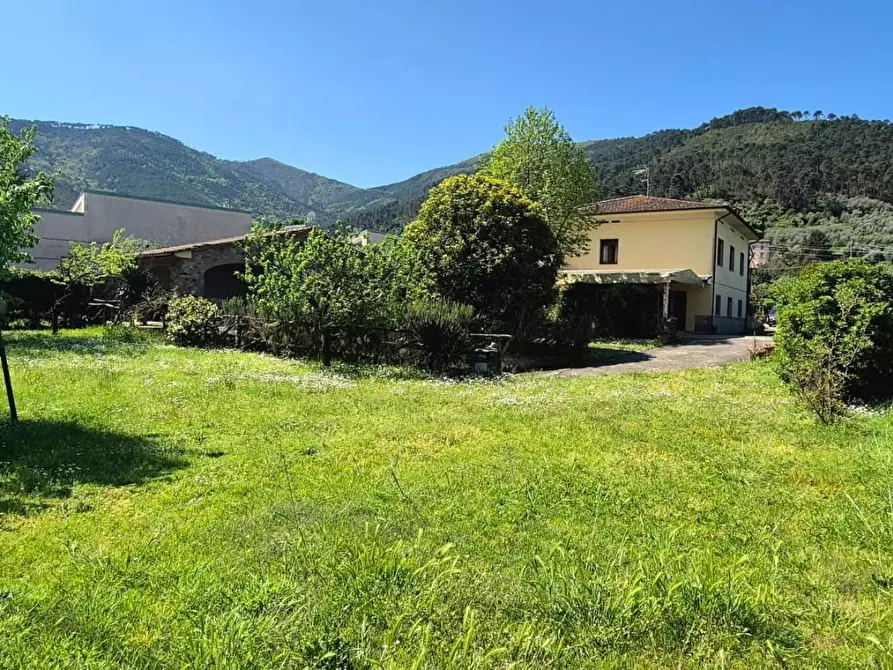 Immagine 1 di Villa in vendita  a Capannori