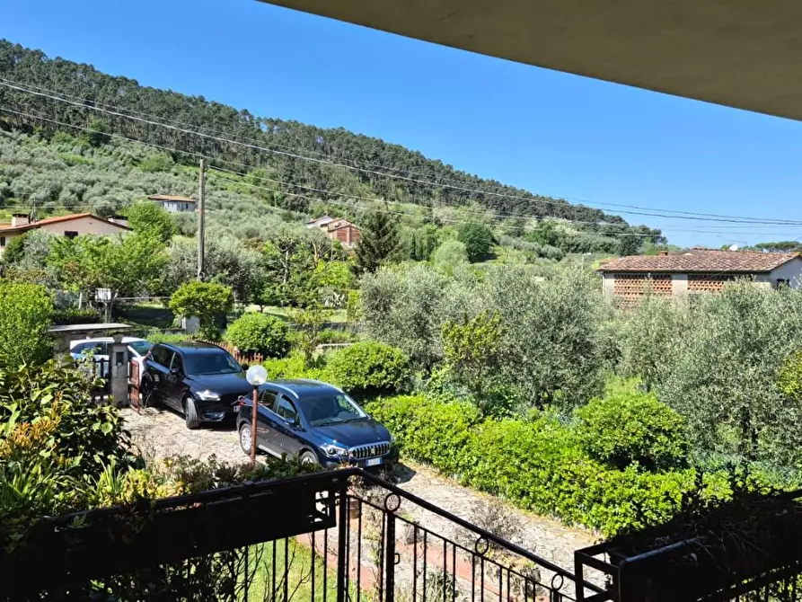 Immagine 34 di Villa in vendita  a Capannori