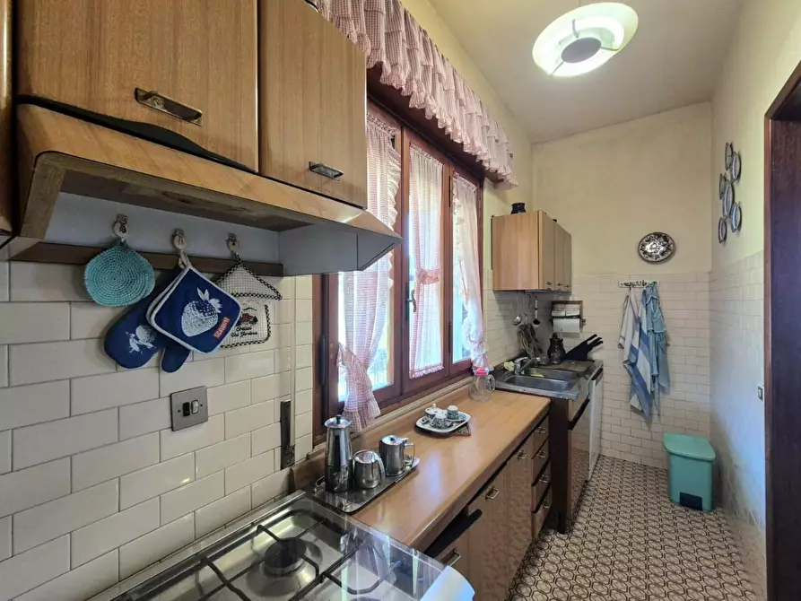 Immagine 21 di Villa in vendita  a Capannori