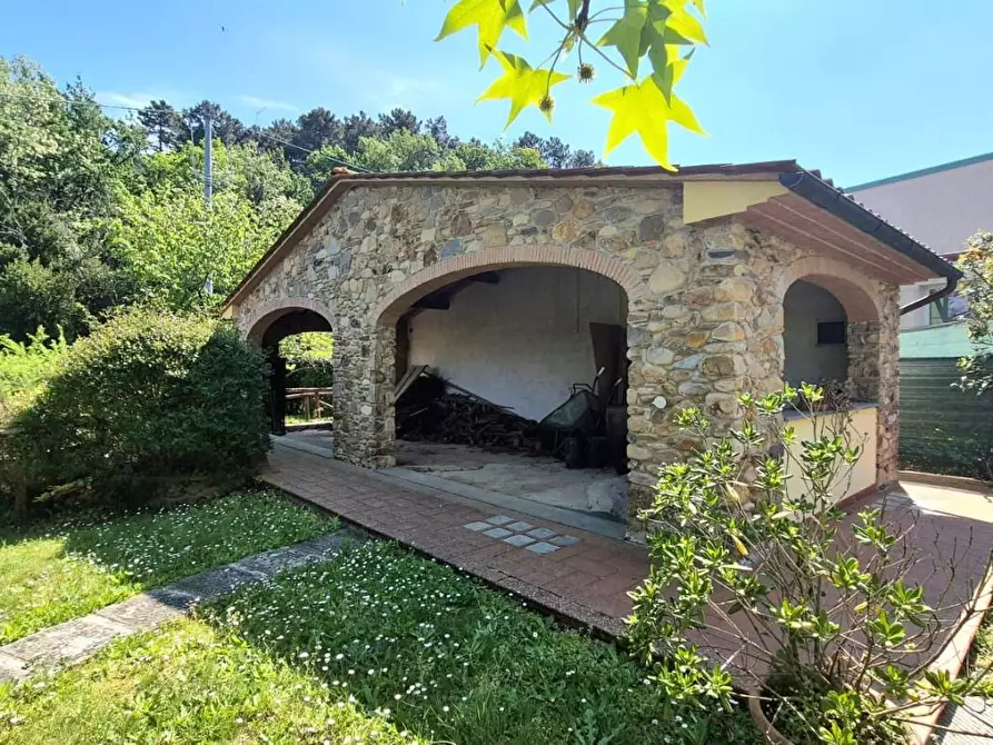 Immagine 5 di Villa in vendita  a Capannori