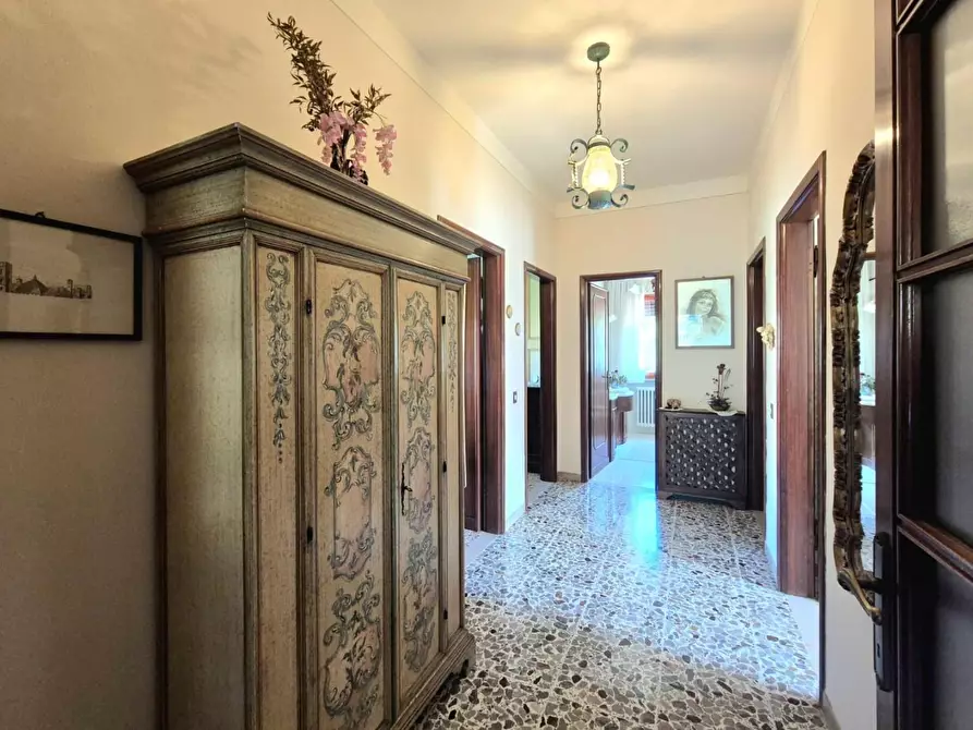 Immagine 23 di Villa in vendita  a Capannori