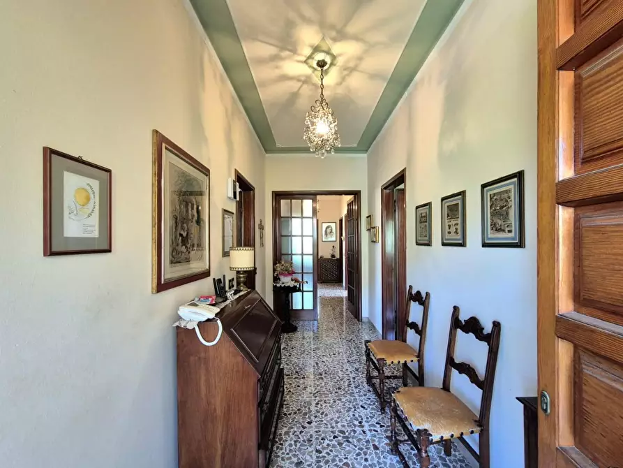 Immagine 17 di Villa in vendita  a Capannori