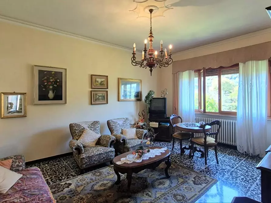 Immagine 18 di Villa in vendita  a Capannori