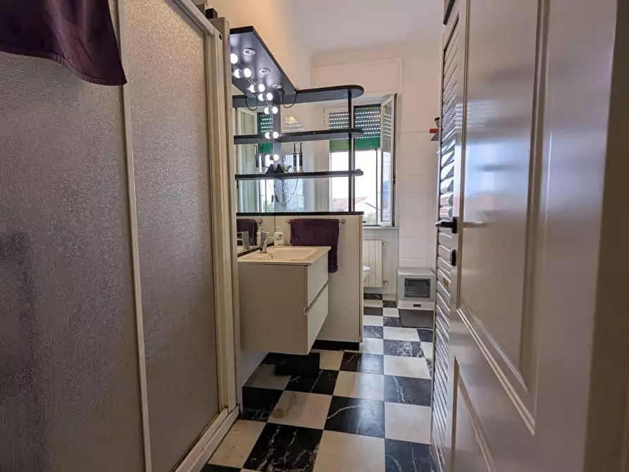 Immagine 9 di Appartamento in affitto  a Carrara