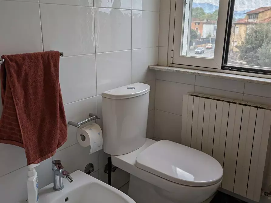 Immagine 3 di Appartamento in affitto  a Carrara