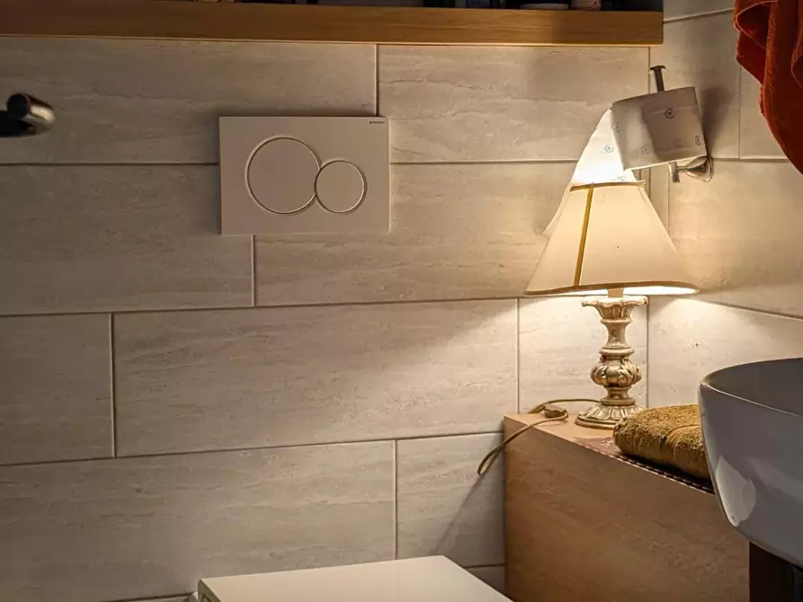 Immagine 8 di Appartamento in affitto  a Carrara