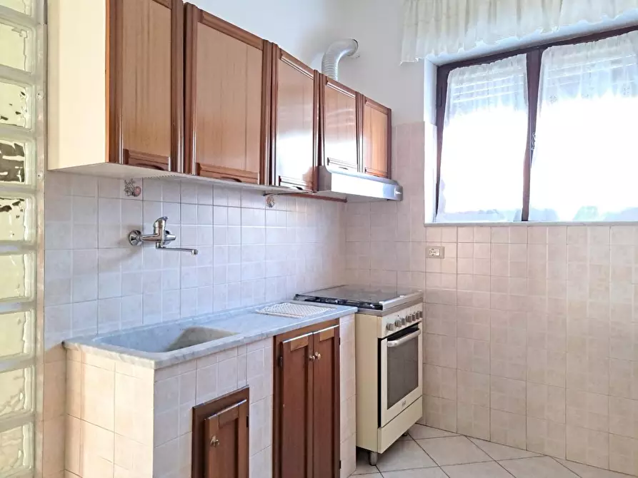 Immagine 4 di Appartamento in affitto  a Carrara