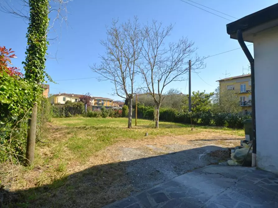 Immagine 4 di Villa in vendita  a Lucca