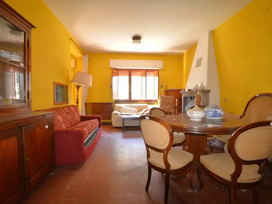 Immagine 6 di Villa in vendita  a Lucca