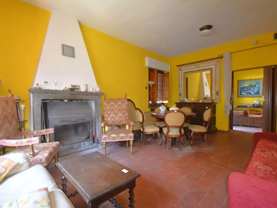 Immagine 5 di Villa in vendita  a Lucca