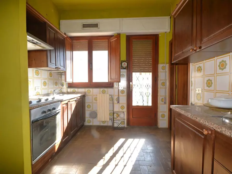 Immagine 8 di Villa in vendita  a Lucca