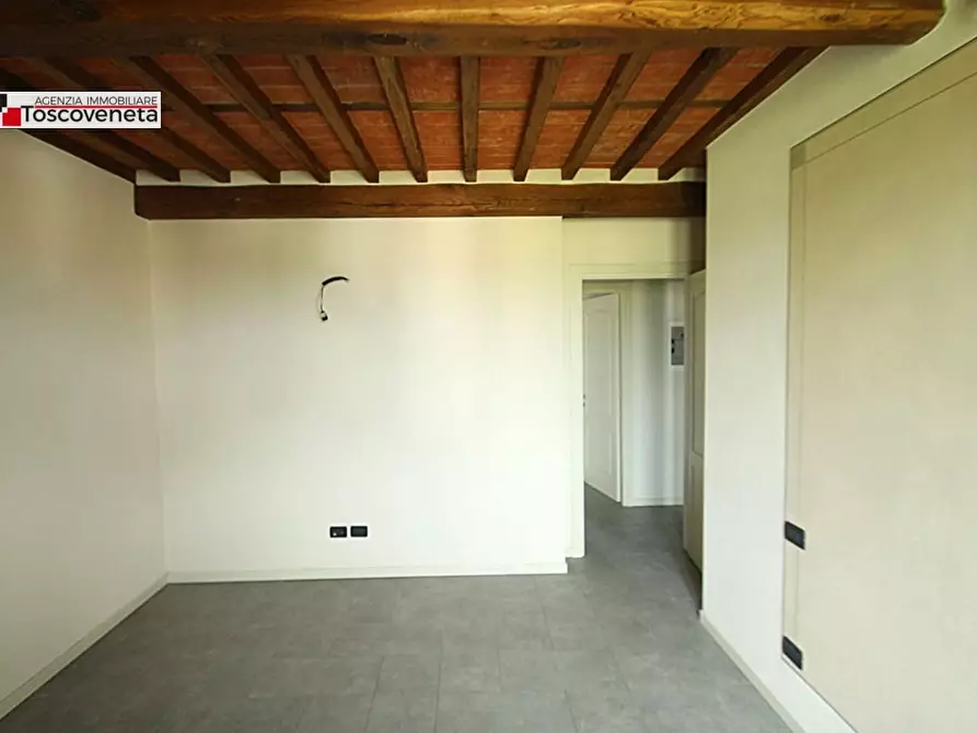 Immagine 12 di Appartamento in vendita  a Capannori