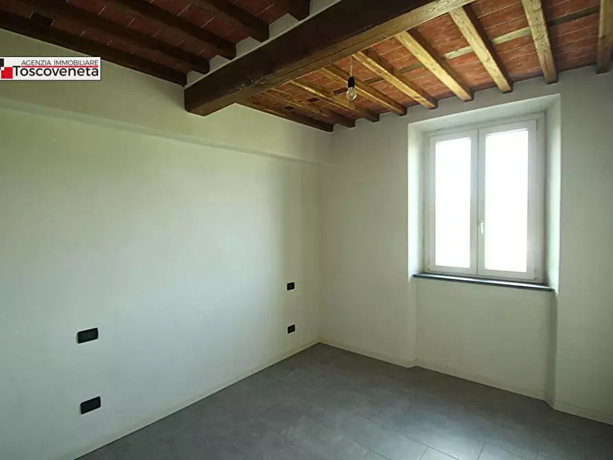 Immagine 19 di Appartamento in vendita  a Capannori