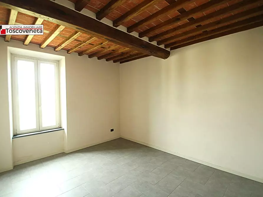 Immagine 11 di Appartamento in vendita  a Capannori