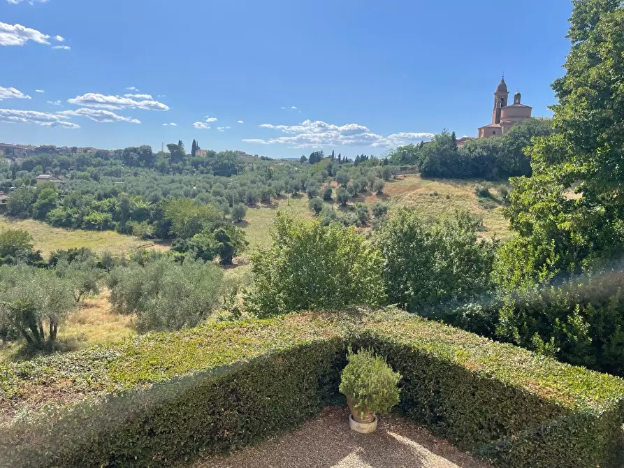 Immagine 18 di Villa in vendita  a Siena