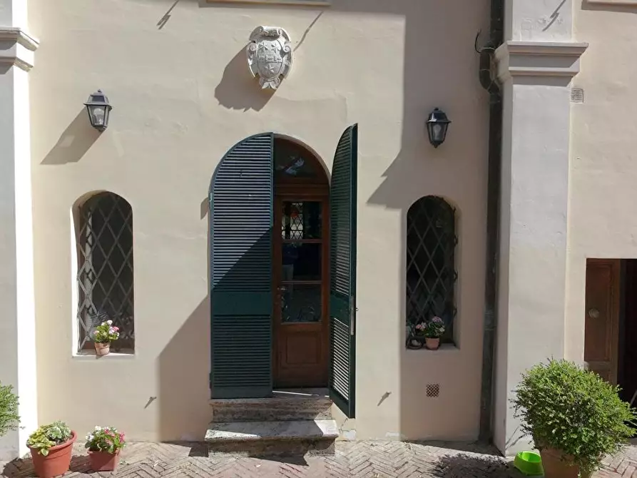 Immagine 8 di Villa in vendita  a Siena