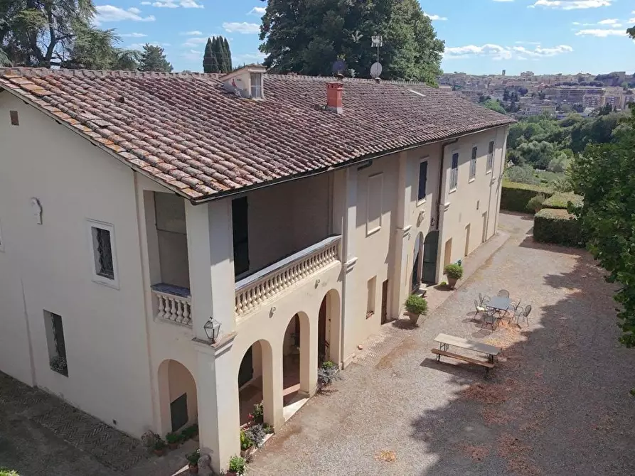 Immagine 15 di Villa in vendita  a Siena