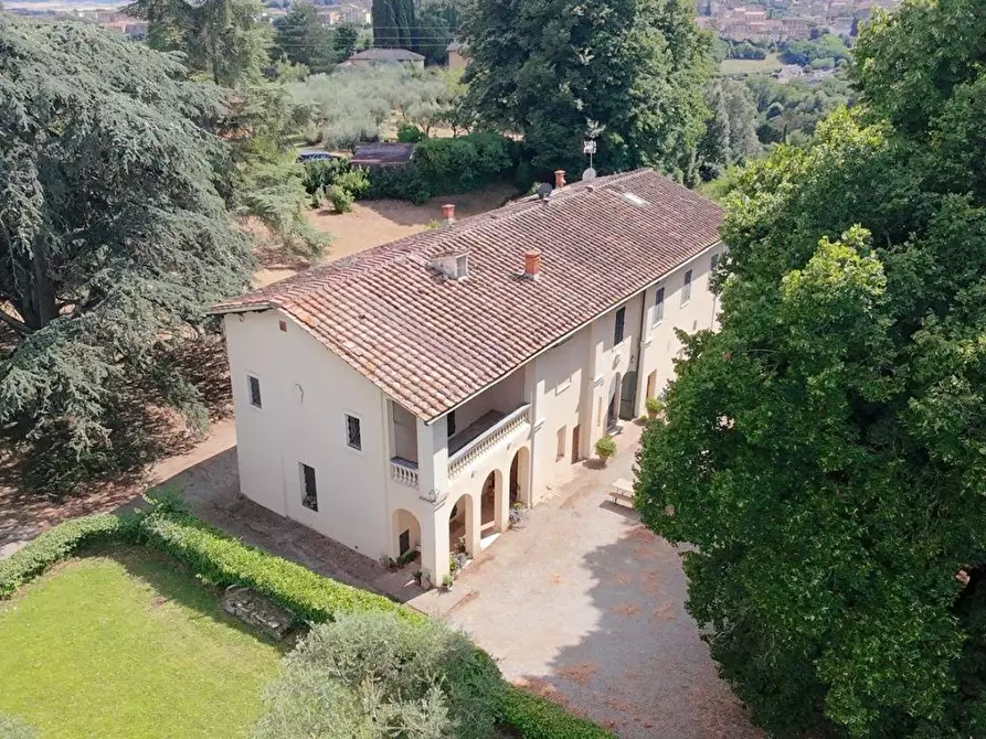 Immagine 10 di Villa in vendita  a Siena