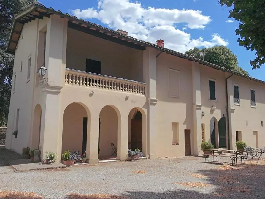 Immagine 1 di Villa in vendita  a Siena