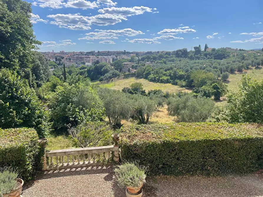 Immagine 20 di Villa in vendita  a Siena