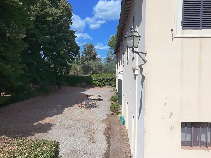 Immagine 4 di Villa in vendita  a Siena