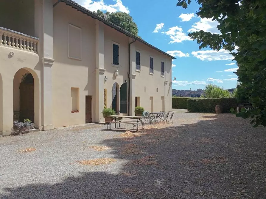 Immagine 36 di Villa in vendita  a Siena