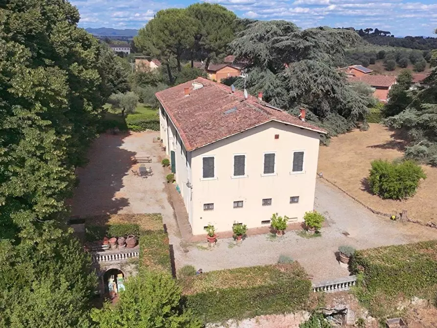 Immagine 2 di Villa in vendita  a Siena