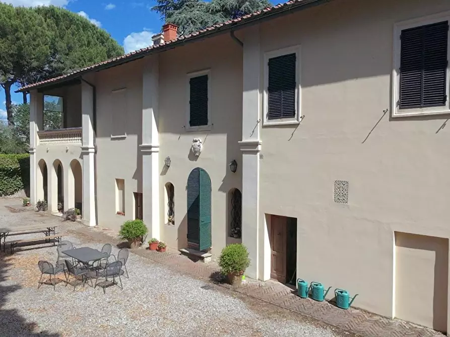 Immagine 5 di Villa in vendita  a Siena