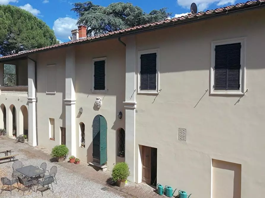 Immagine 6 di Villa in vendita  a Siena
