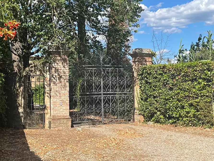 Immagine 28 di Villa in vendita  a Siena