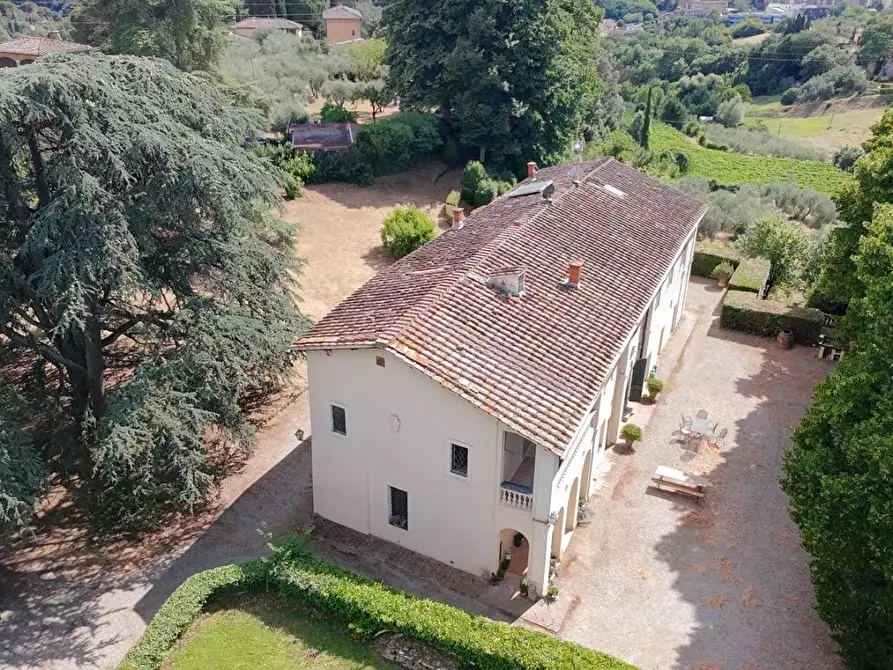 Immagine 13 di Villa in vendita  a Siena