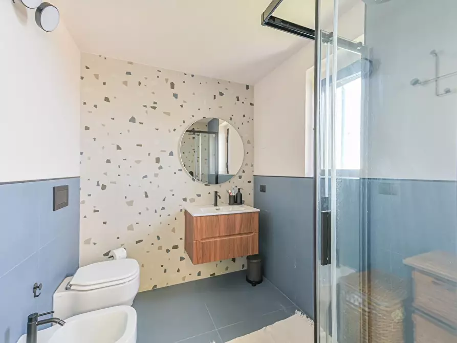 Immagine 21 di Casa colonica in vendita  a La Spezia