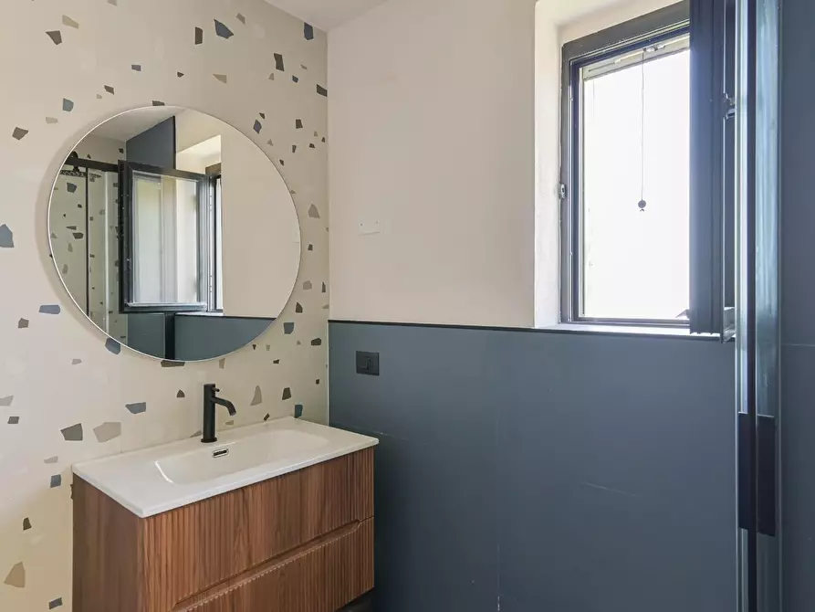 Immagine 20 di Casa colonica in vendita  a La Spezia