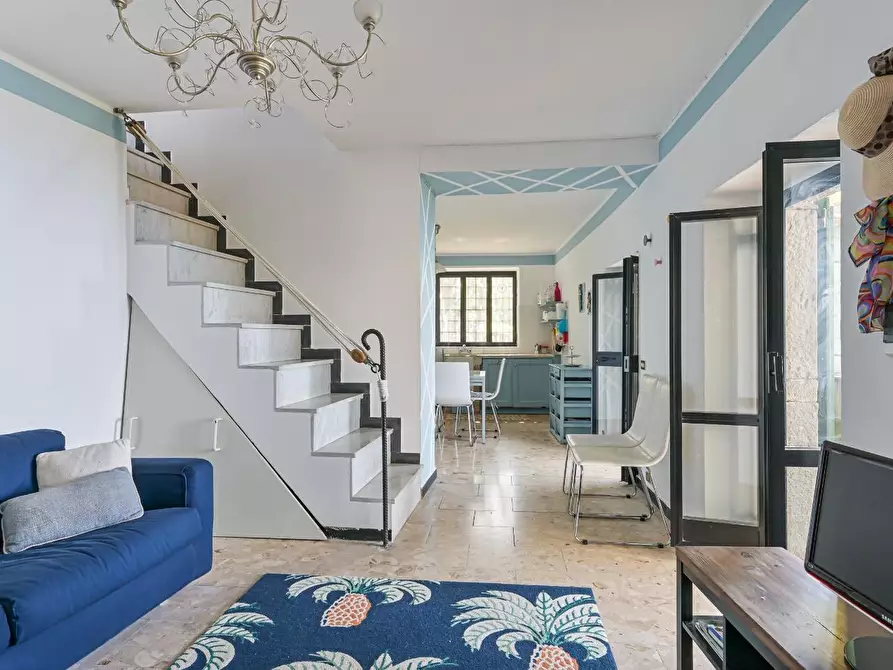 Immagine 4 di Casa colonica in vendita  a La Spezia