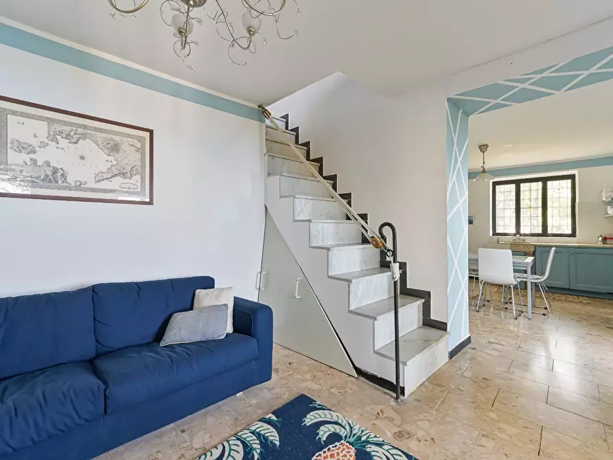 Immagine 6 di Casa colonica in vendita  a La Spezia