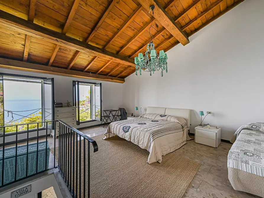 Immagine 10 di Casa colonica in vendita  a La Spezia