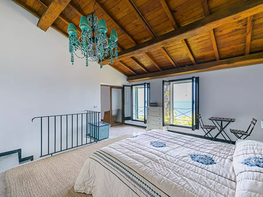 Immagine 12 di Casa colonica in vendita  a La Spezia