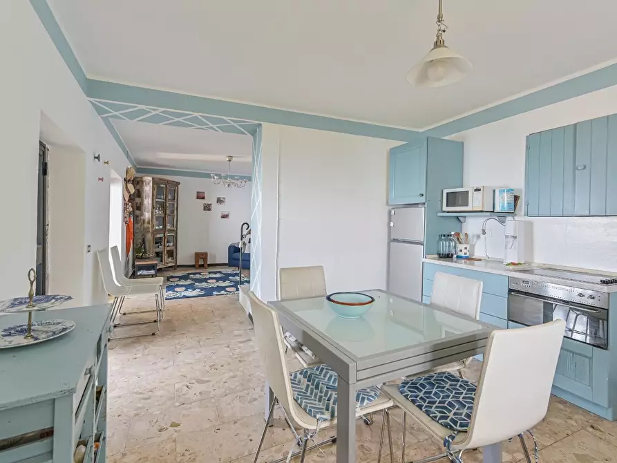 Immagine 7 di Casa colonica in vendita  a La Spezia