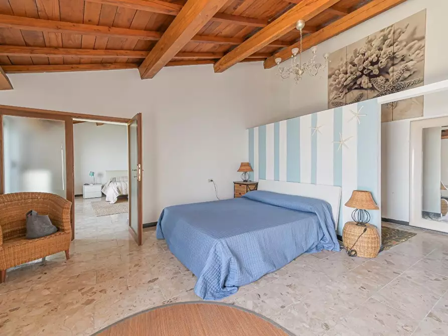 Immagine 13 di Casa colonica in vendita  a La Spezia