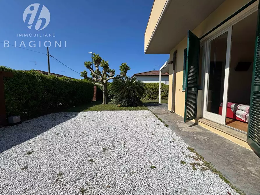 Immagine 10 di Appartamento in vendita  a Pietrasanta
