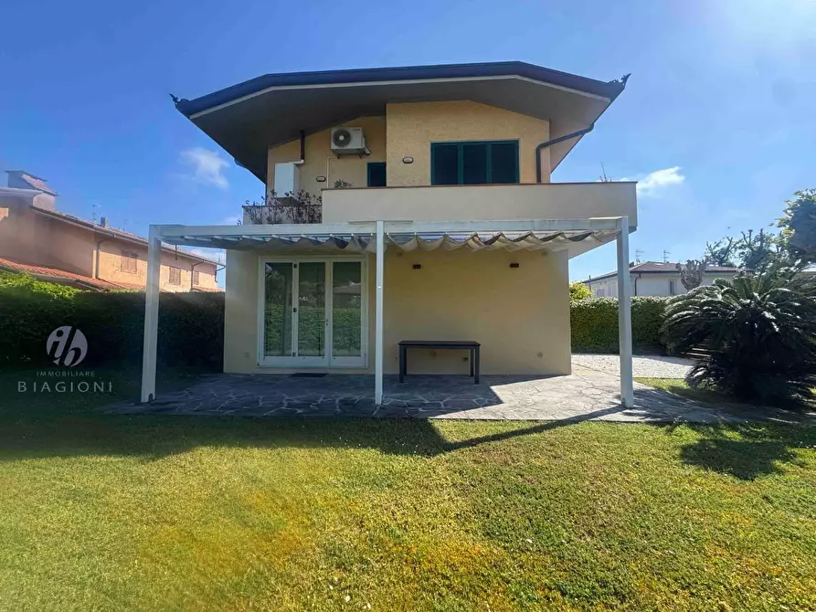 Immagine 3 di Appartamento in vendita  a Pietrasanta