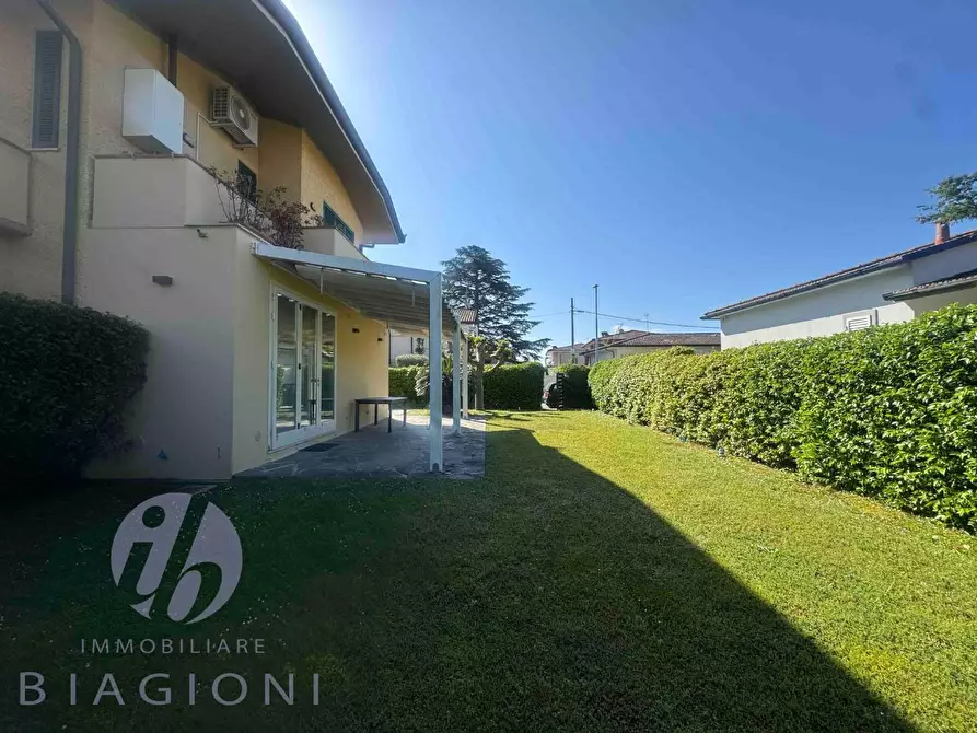Immagine 8 di Appartamento in vendita  a Pietrasanta