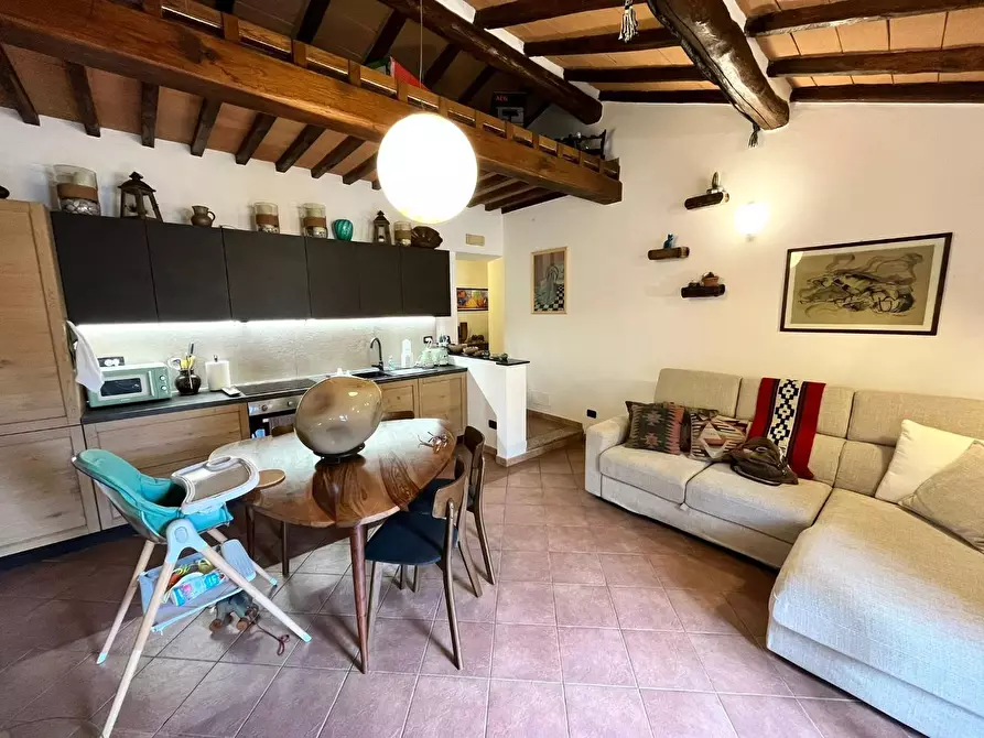 Immagine 1 di Appartamento in vendita  a Massa