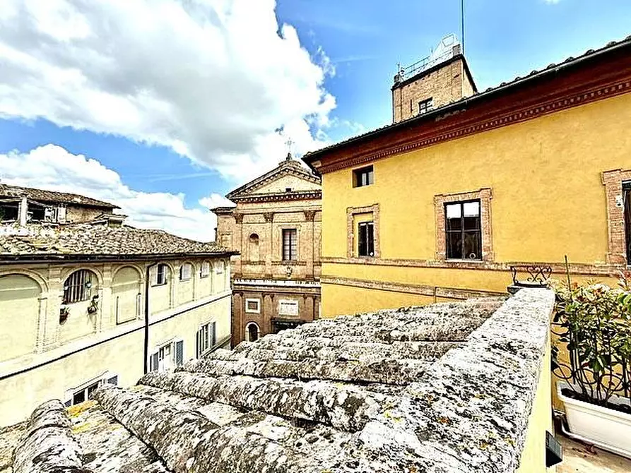 Immagine 30 di Appartamento in vendita  a Siena