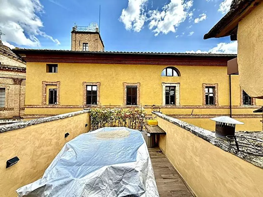 Immagine 28 di Appartamento in vendita  a Siena