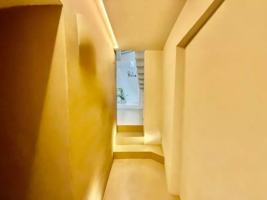 Immagine 16 di Appartamento in vendita  a Siena