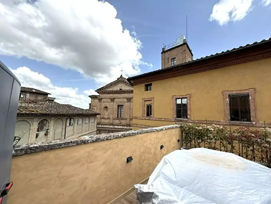 Immagine 31 di Appartamento in vendita  a Siena