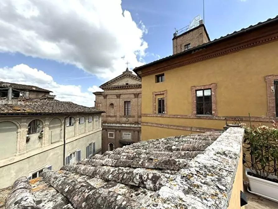 Immagine 34 di Appartamento in vendita  a Siena